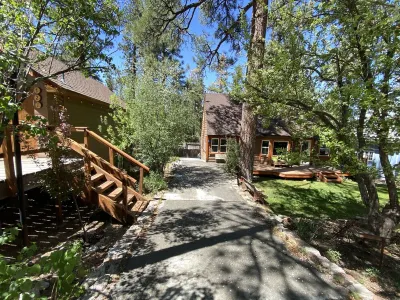 Beautiful Remodeled Retreat/Hot Tub/5 mins Ski Resorts, Lake & Hiking Trails