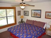 SPECTACULAR LODGE ON PRIVATE RANCH. PERFECT FOR SMALL AND LARGE GATHERINGS! Hotels in Real County