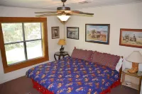 SPECTACULAR LODGE ON PRIVATE RANCH. PERFECT FOR SMALL AND LARGE GATHERINGS!