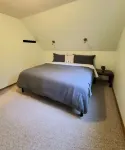 Skyline cottage, private hot tub, wifi sleeps 4!