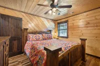 Brand New Secluded Cabin with Meadow Views