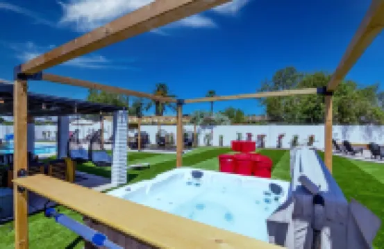 Luxury Lakeside Adventureland!