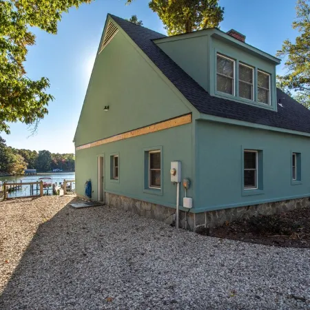 Waterfront Getaway: Kayaks, Paddle Board, Fishing!