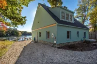 Waterfront Getaway: Kayaks, Paddle Board, Fishing!