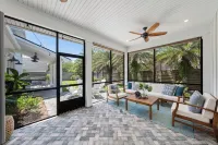 4 Min Walk to Beach~Golf Sim~Hot Tub~Private Backyard~Fire Pit~Outdoor Shower