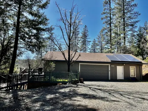 Mountain Getaway,  just 6 miles away from town!