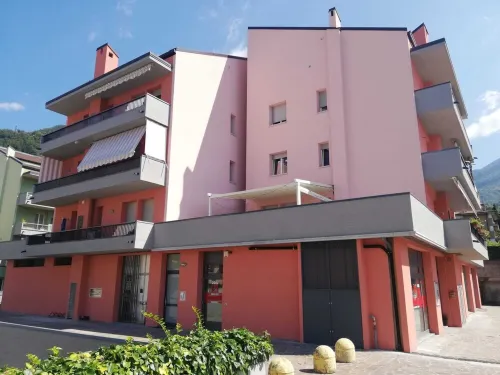 Design apartment with sun terrace and a 5-minute walk from the lake