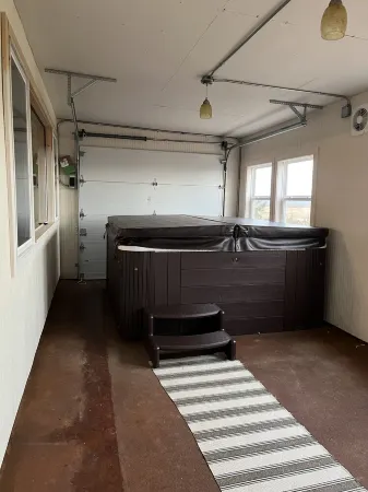 Cozy 3 story Log Cabin with space for the entire family and an amazing view