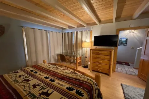 Pine Haven - 2 bed, 2 bath -  sleeps 6