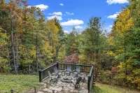 STUNNING mountain views facing sunset, hot tub, 3 king bedrooms + attached baths