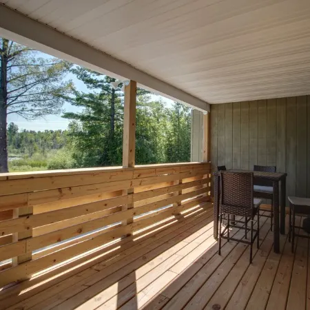 Private Hot Tub! KING Size Bed Traverse City 18 miles *Crystal Mountain 17 miles Отели в г. Интерлошен