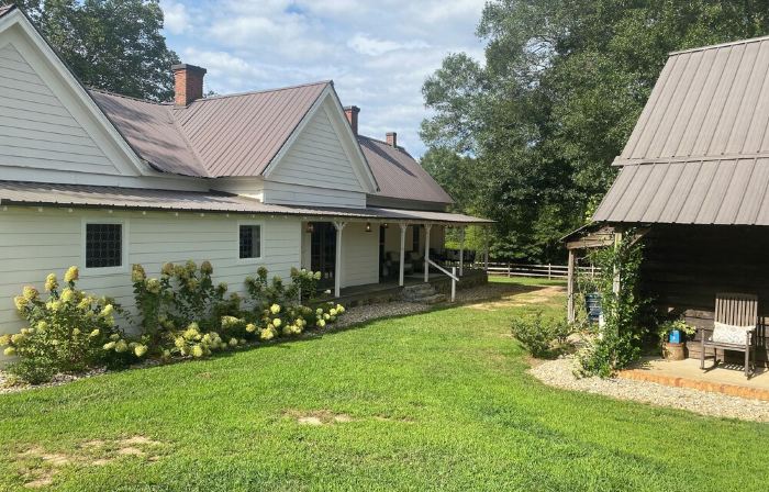 1800s Charm with Modern Perks