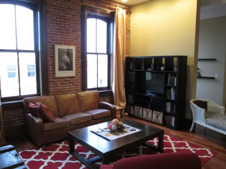 Modern meets Historic, Natural Lighting + High Ceilings, Near Metro