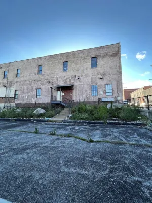 Downtown Loft - minutes from bars, restaurants, stadium and more