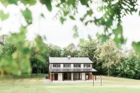 Holston Springs Private Lodge in Knoxville, TN w/ Hot Tub Spa Hotels near Union Baptist Church