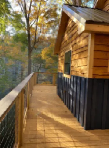 Secret Stash: Secluded Treehouse Overlooking Creek