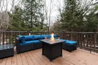 Stratton + Mt. Snow family getaway with Hot Tub, Fire Pit, Game Room, and AC!