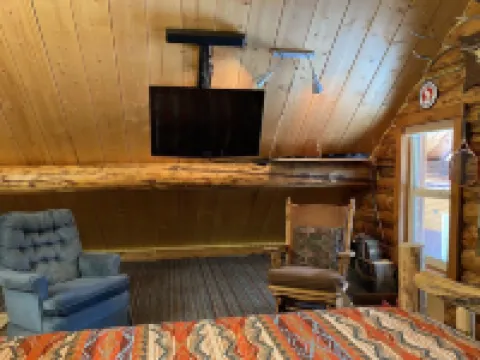 Bear Creek Cabin - A Slice of Montana Solitude