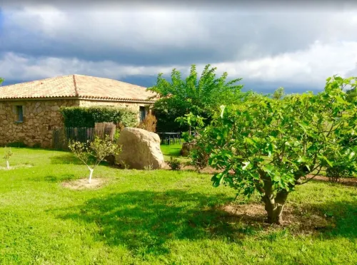 Rosumarinu Apartment Hotel di Figari