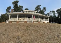 Spacious 5-bedroom/3-bathroom Lake view house with Lake access & private dock.