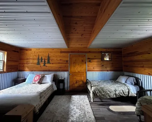 Mennonite Built Cabin on 81 acres surrounded by 30,000 acres of state park Hotels in Bledsoe County