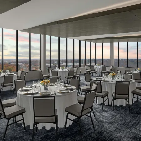 AC Hotel St. Louis Clayton Отели рядом с достопримечательностью «Лесопарк»