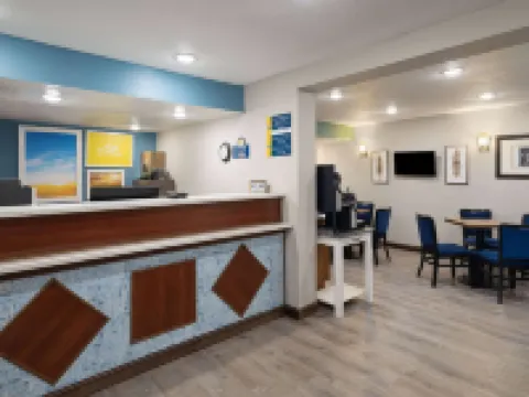 Days Inn & Suites by Wyndham Kokomo Hotels in Kokomo