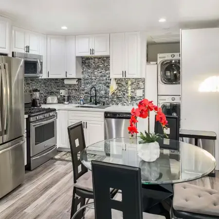The Shalimar Casita, Fits 6 Guests, Smart Tvs, Remodeled Unit, Full Size Kitchen