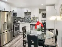 The Shalimar Casita, Fits 6 Guests, Smart Tvs, Remodeled Unit, Full Size Kitchen