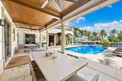 Waterfront Luxurious Oasis - 5BR/5BA Villa on the Intracoastal