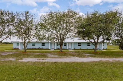 Stunning 2/1 apt. on 4 acres Hotels near Hammock Trail