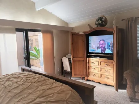 Beautiful Oceanfront Home, Gorgeous Views, jacuzzi, Deck and Patio! Best Value!