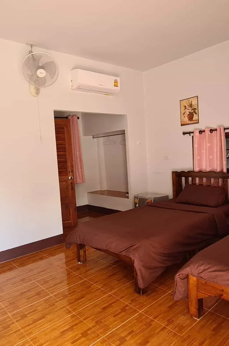 ห้องเตียงแฝดพร้อมพัดลม (ใช้ได้เฉพาะพัดลม)