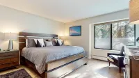 Deluxe remodeled 2 Bedrooms, Loft, 3 Bathrooms Condo close to Eagle