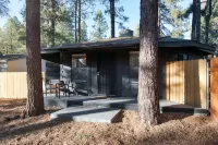 Cheerful two bedroom cottage with hot tub.