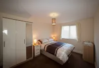 Location-Location-Location! - Spacious 2 Bed Apt with Sea & Country Views