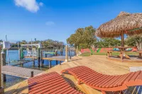 Manatee Cove Waterfront with Heated Pool, Kayaks, Dock, Boat Slip