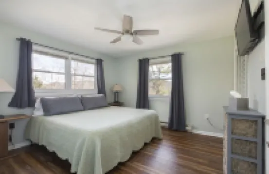 Lucerne Chalet - Treetop Mountain Views in Downtown Asheville -FP, Dog Friendly!