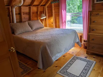 Driftwood Cottage; cozy oceanfront, 2 Kayaks, Wood Stove, Porch, Sunsets.