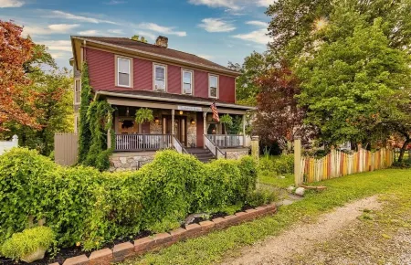 The Farrow House- Canoe, Bike, Hike, Historic, Hocking Valley Railroad,