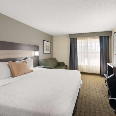 Travelodge by Wyndham Perry National Fairgrounds Area I-75