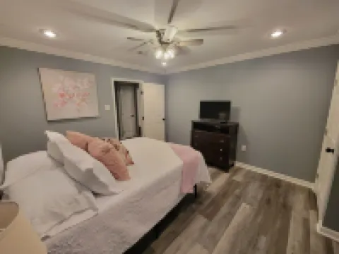 2bed/2bath Cottage in Downtown Houma. 30+ day stays welcome.