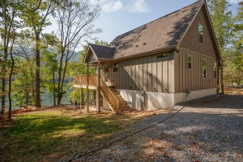 Beautiful river cabin in the heart of the Tennessee River Gorge.