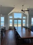 海濱綠洲（絕美景觀、泳池配蒂基酒吧、熱水浴缸）家庭旅館 - 4 星級