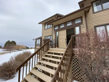 A Spacious Home With Great Views & Wildlife