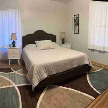 Clean, Fun, Comfy Ranch Home Near Parks, 2.5 mi to Mayo w Pingpong and Playroom Rooms