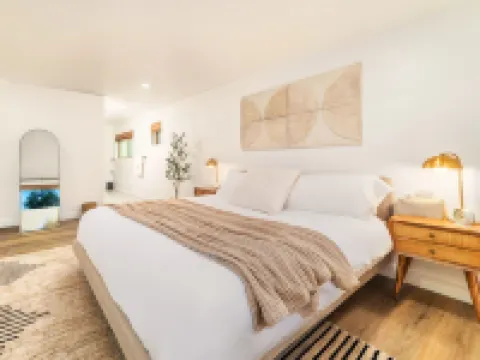 Private Desert Oasis w/ Pool, Hot Tub & Stargazing Near Hiking, Golf & Trails 丹戈豪園酒店
