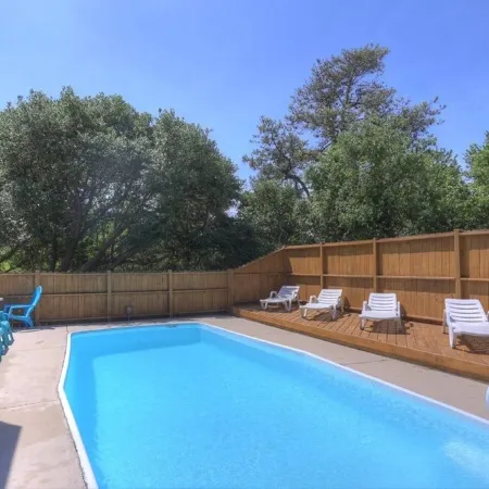Family Fun House! Private Pool, Putting Green, Walk to Beach, Hot Tub, Game Room