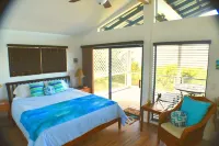 Big Spacious Elevated View Home, Minutes to VNP,Myra's Blue Hawaii House