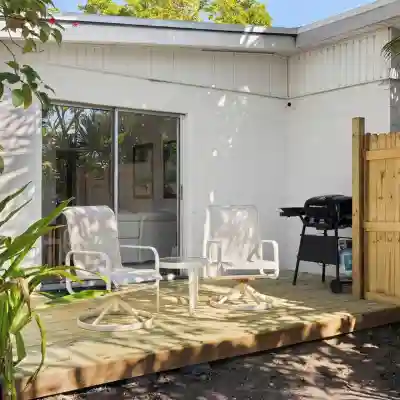 Private wooded 3BR/3BA house w/heated pool on canal just steps from beach Hotel Exterior